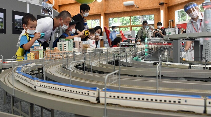 鉄道模型に興味津々、八戸22日まで展示｜なびたび北東北